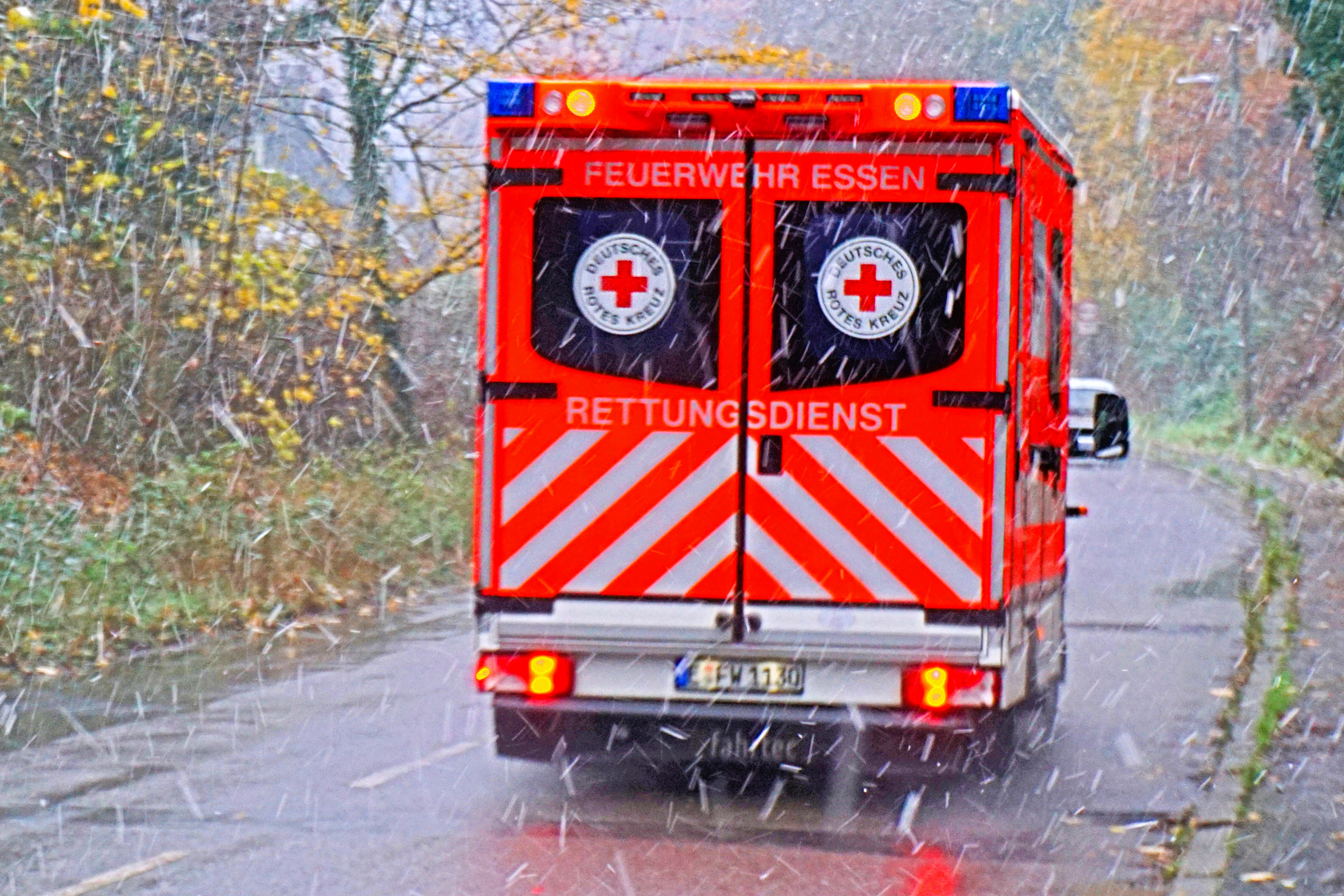 Schüler auf Schulweg vom Lastwagen überfahren - der Junge hatte Grün! Schlimmer Verkehrsunfall