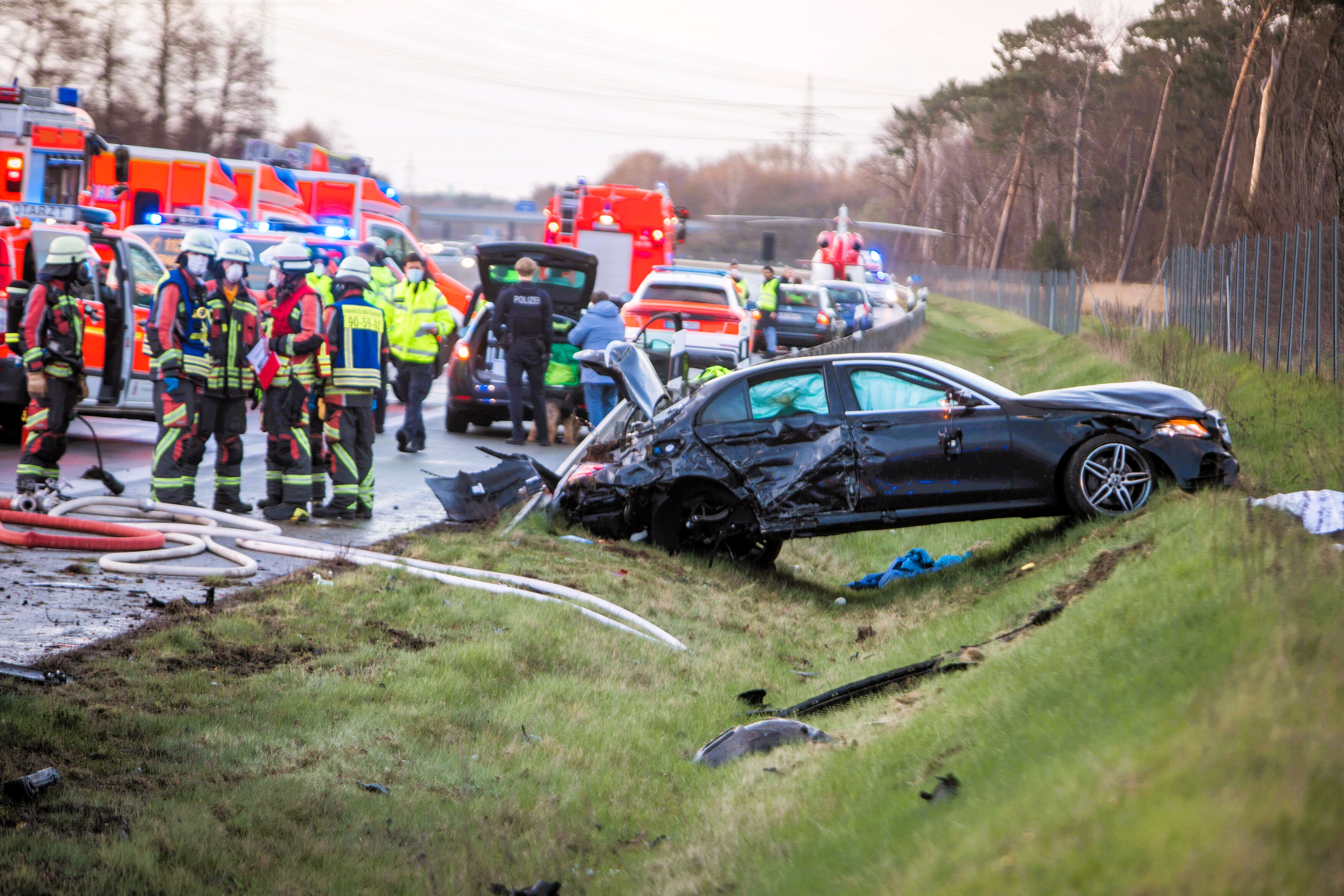 Tödlicher Unfall - Horror-Crash kostet 2 Menschenleben! 
