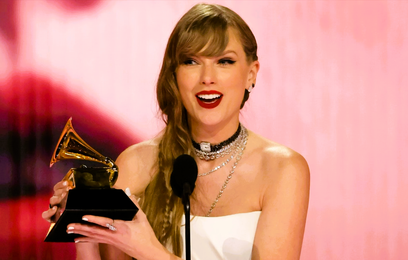 Taylor Swift Rumor Takes Off Online